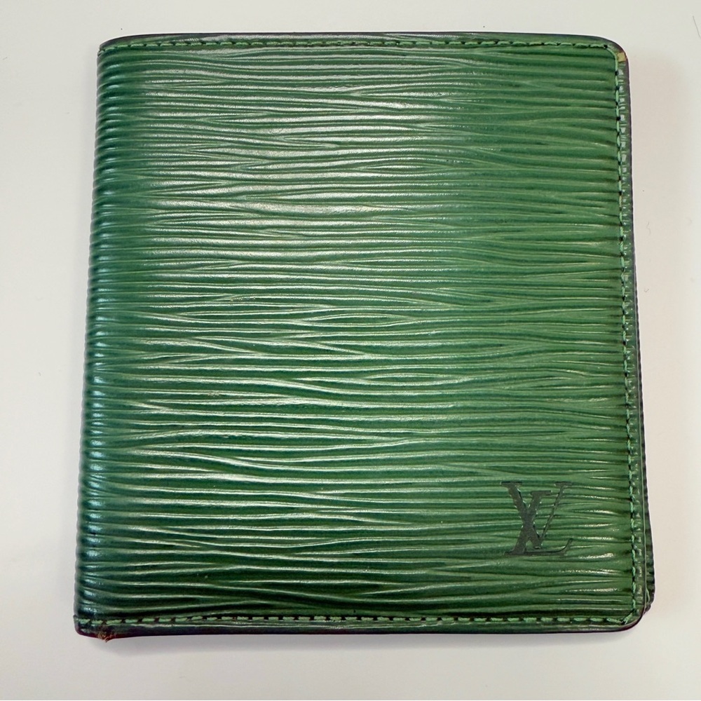 Louis Vuitton - green epi bifold wallet - used -